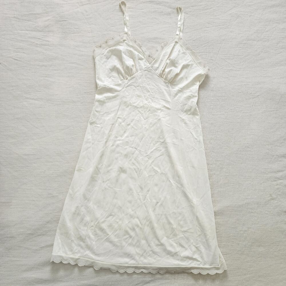 Vintage cream nightgown slip scallop trim womens 34